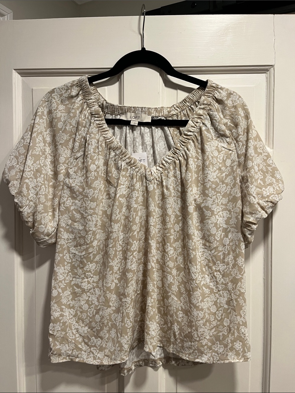 LOFT Beige and White Floral Puff Sleeve Blouse